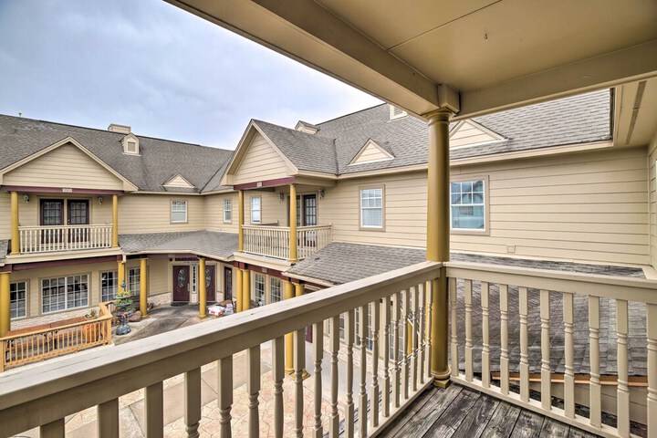 Apt w / Balconies - Steps to Kemah Boardwalk!