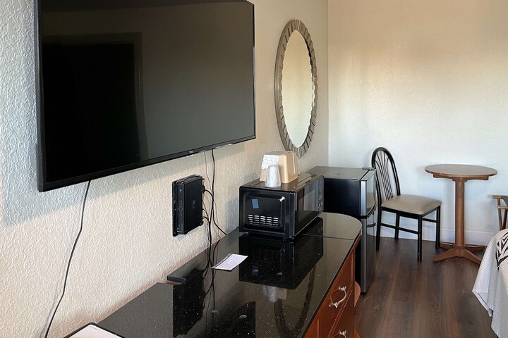 Room 5 of 15