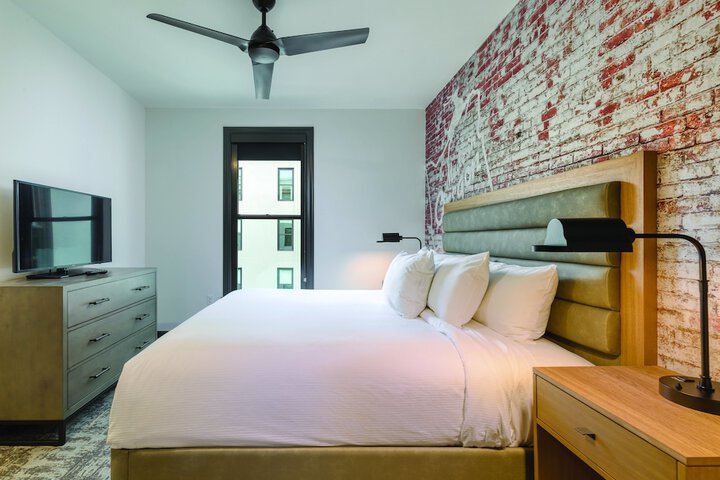 Room 44 of 67