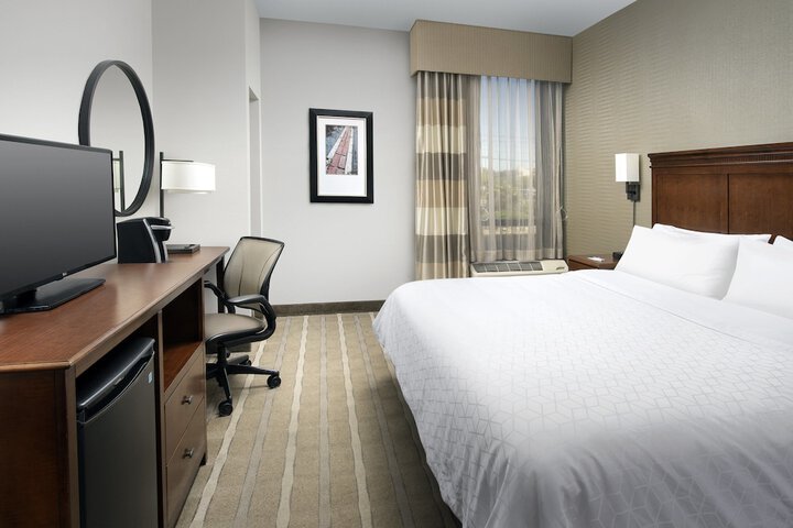 Room 12 of 38