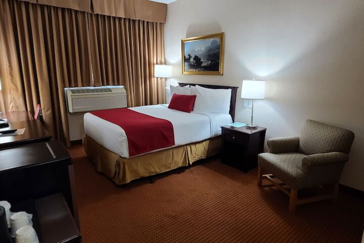 Room 23 of 28