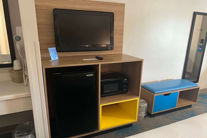 Room 16 of 37