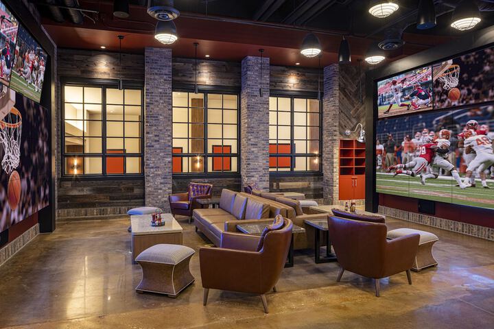Lounge 18 of 29