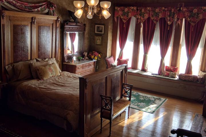 Room 32 of 87