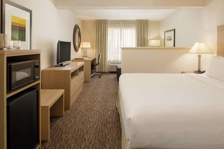 Room 11 of 34
