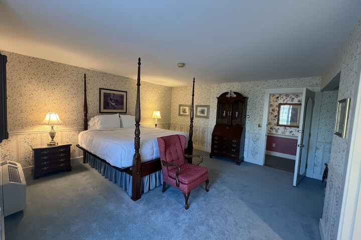 Strawtown Inn & Events