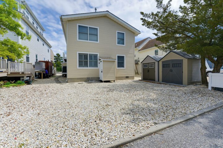 Avalon Vacation Rental w / Porch & Grill!