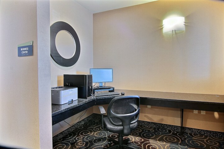 Business Center 33 of 33
