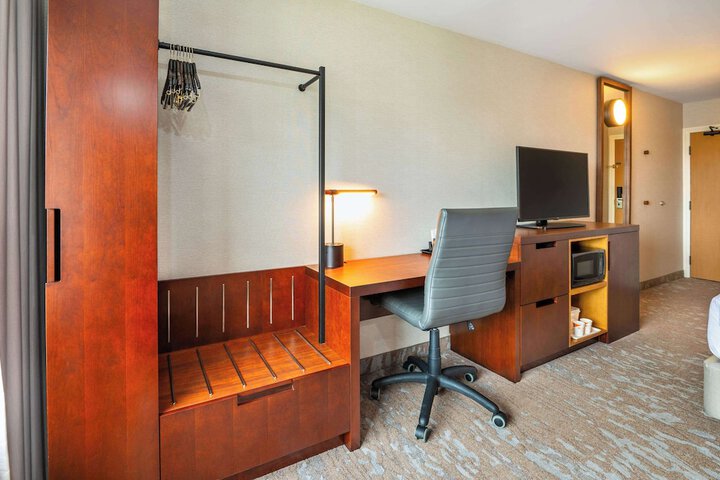 Room 21 of 41