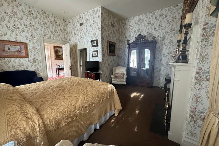 Room 32 of 142