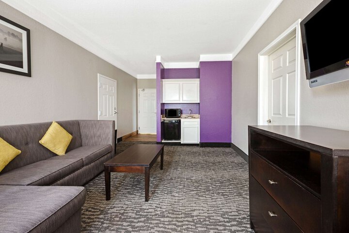 Room 22 of 48