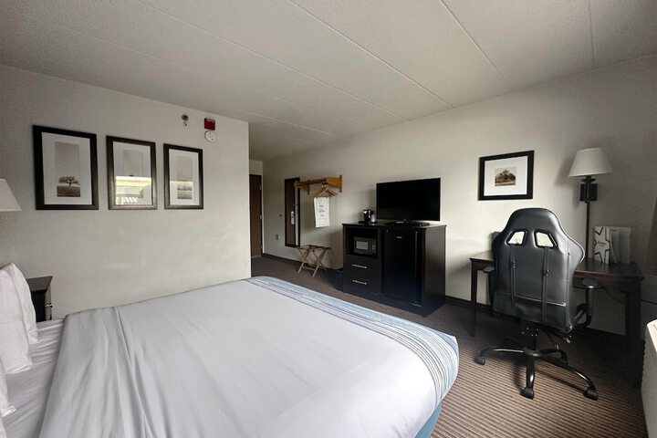 AmericInn by Wyndham Menominee