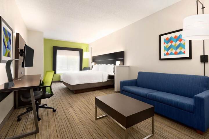 Holiday Inn Express & Suites Shawnee by IHG