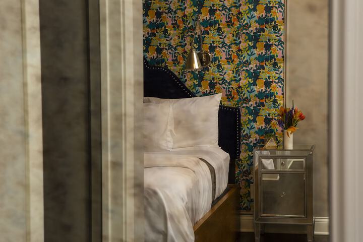 Room 53 of 103