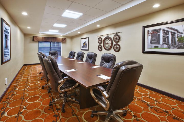 Holiday Inn Express & Suites Washington - Meadow Lands by IHG