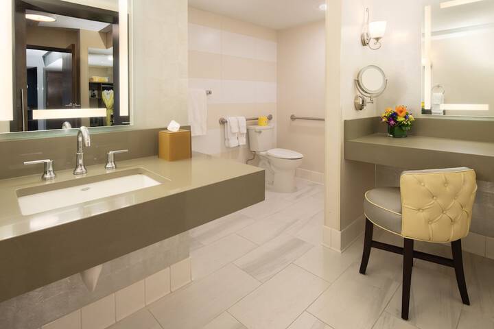 Staypineapple Hotel Rose, Downtown Portland