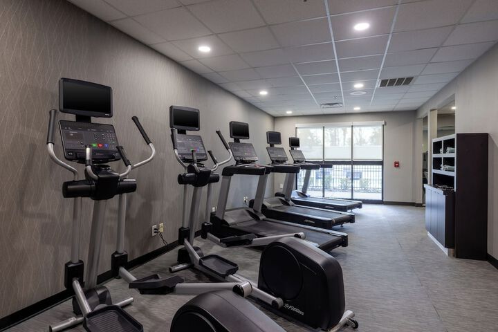 Courtyard by Marriott North Charleston Airport / Coliseum