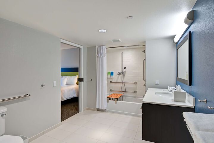 Room 27 of 41