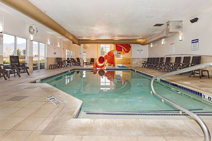 Comfort Inn & Suites Logan Near University