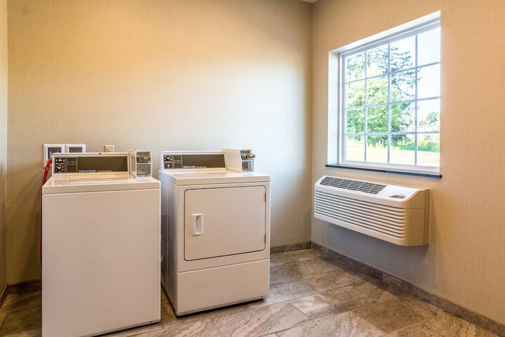 Cobblestone Hotel & Suites - Greenville