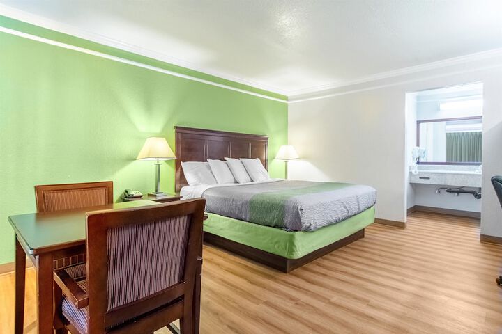 Room 15 of 30