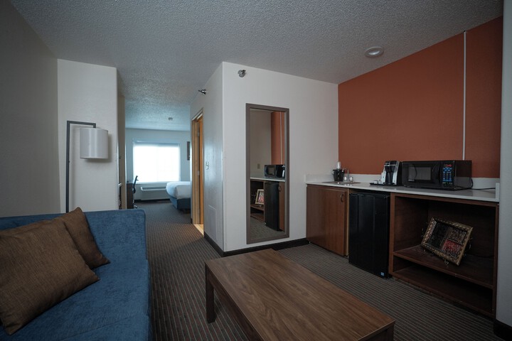 Room 17 of 28