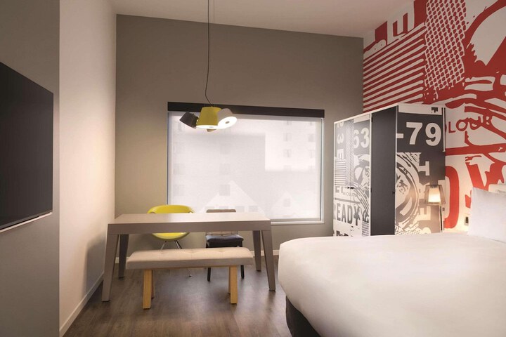 Room 18 of 36