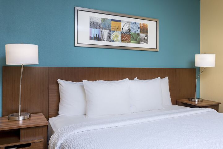 Fairfield Inn & Suites Victoria