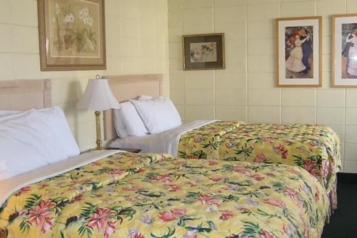 Room 10 of 16