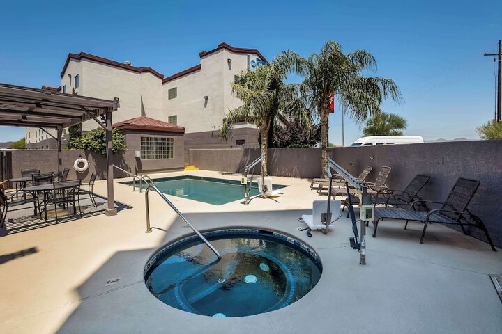 Pool 5 of 25