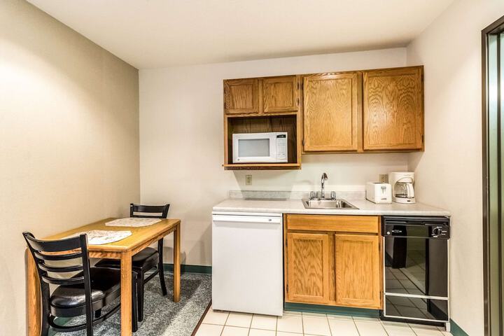 Room 32 of 46
