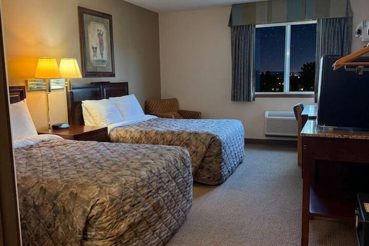 Nisswa Hotel and Suites