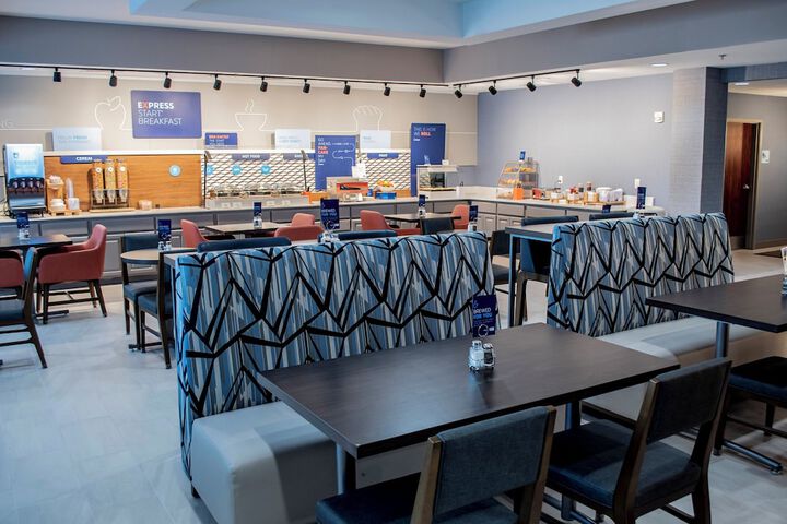 Holiday Inn Express and Suites Mason City by IHG
