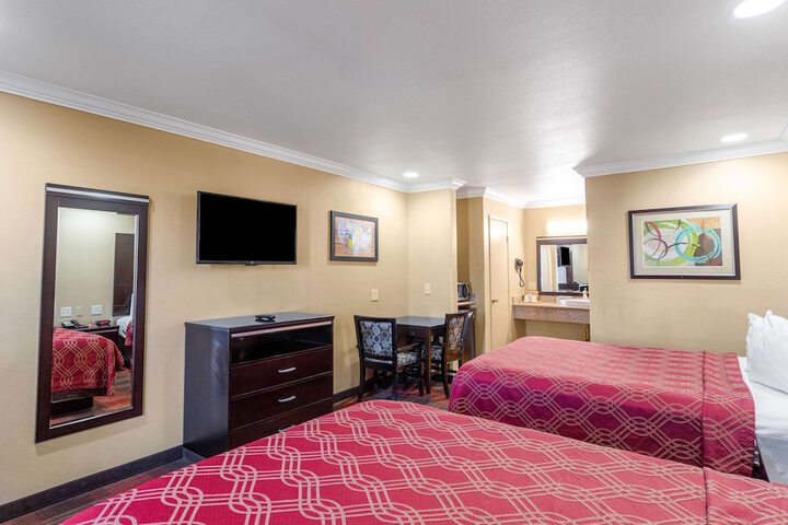 Room 18 of 34