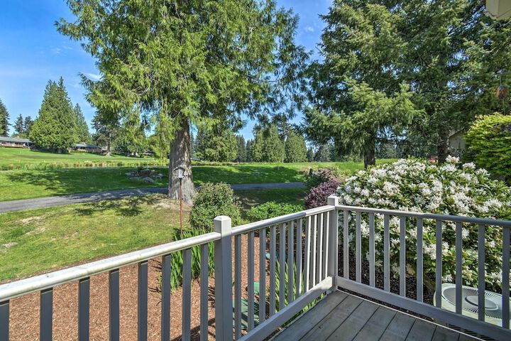 Spacious Family Home on Golf Course: Hike & Bike!
