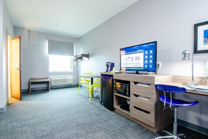 Room 28 of 34