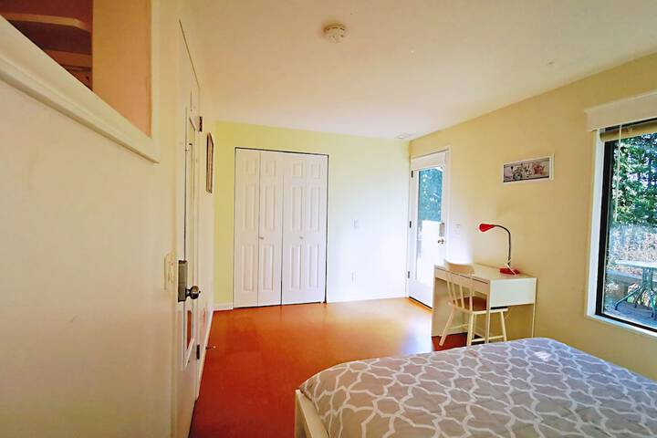 The 2 Forest Rooms--great For Family--and Views