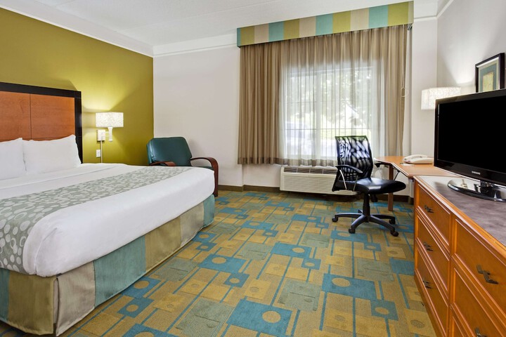 La Quinta Inn & Suites by Wyndham Ft. Lauderdale Airport
