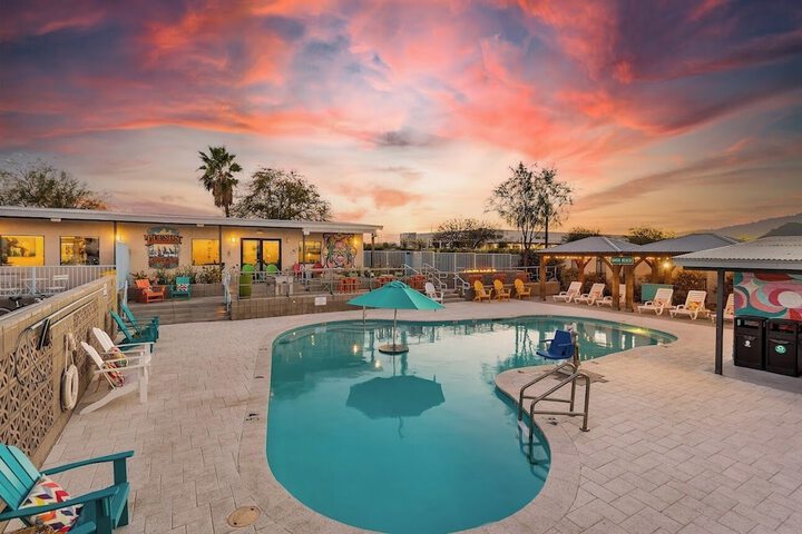 Hotel McCoy Tucson - Art Coffee, Beer, Wine