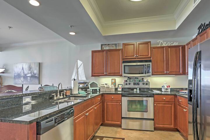Beachfront Bliss on Dauphin Island w / Pool Access!