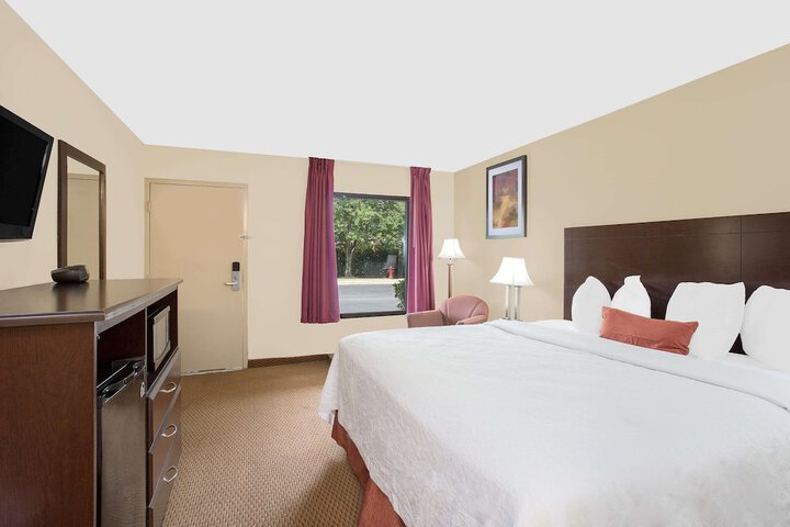 Room 9 of 16