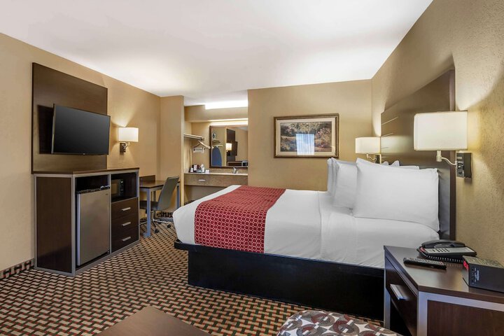 Room 25 of 29