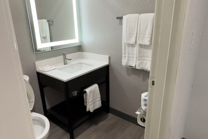 Room 32 of 34