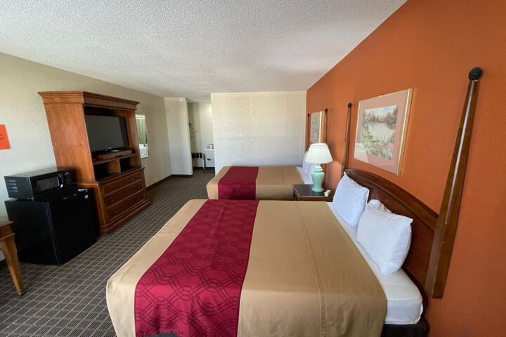 Room 34 of 107
