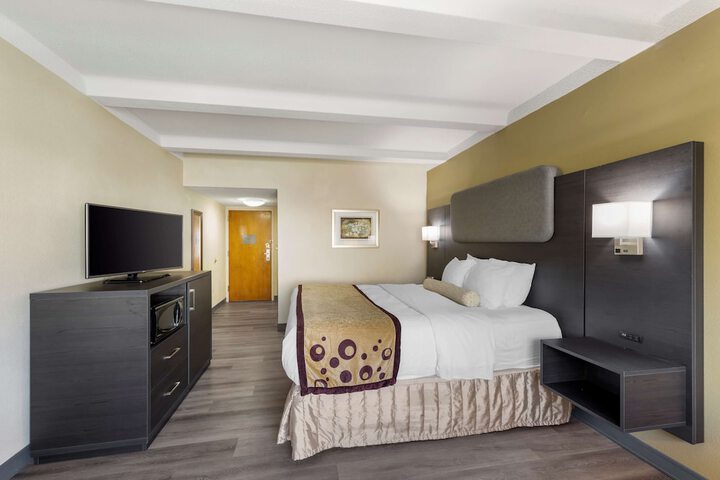 Room 13 of 36