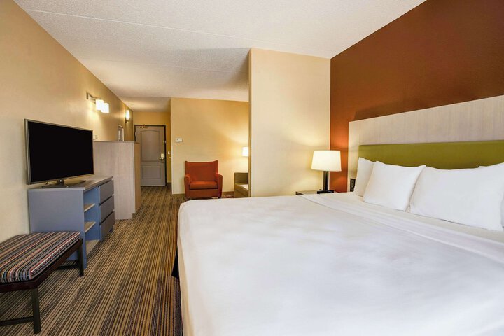 Comfort Inn & Suites St. Paul Northeast