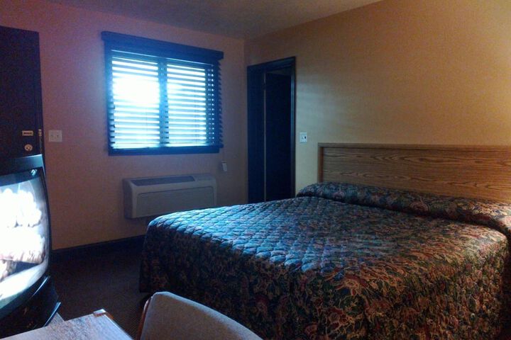 Colonial Inn Motel