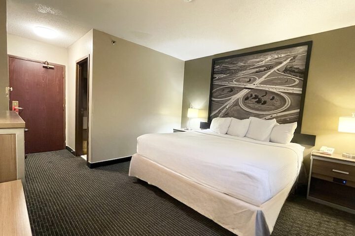 Room 9 of 25