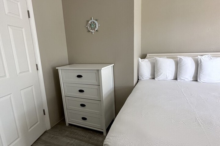 Room 35 of 179