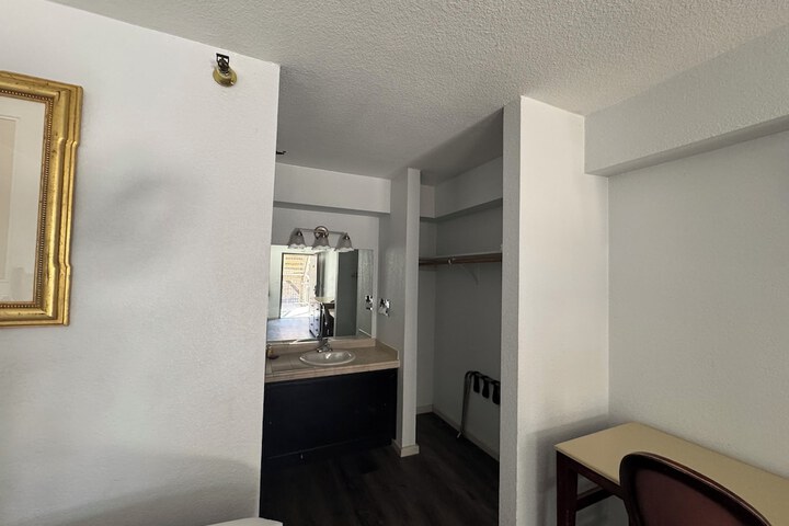 Room 29 of 53
